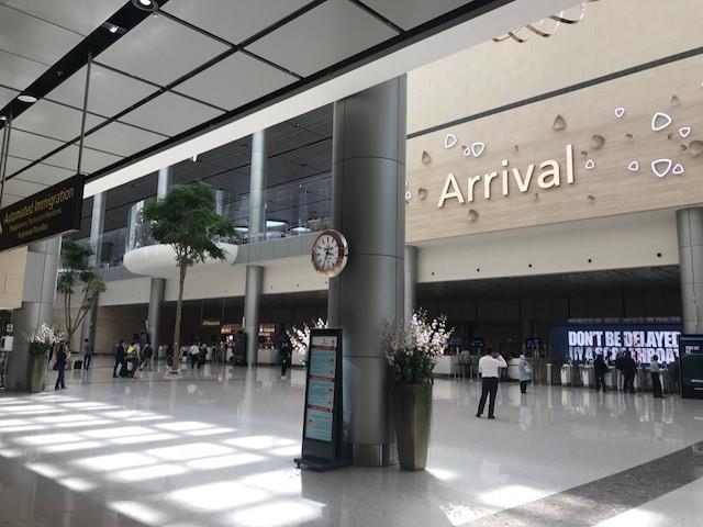 The Arrival concourse in Terminal 4 is already a very apt and unimaginative welcome to a boring Singapore.