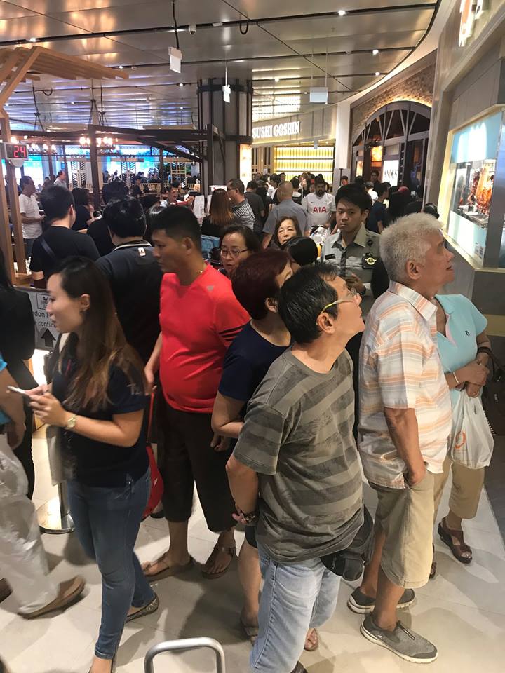 Here's the trick question - was the "food emporium" as it is called, designed to emulate the food court in Terminal 3 or the restaurants above the departure area in Terminal 2. It certainly was not built for crowds, that is for sure.