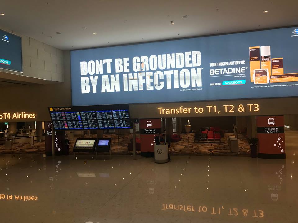 The "world class" designer of this viewing gallery should be given the Global Oxymoron Award for placing a viewing gallery on the inside of the airside concourse, with a low roof so that the greeters basically see nothing!